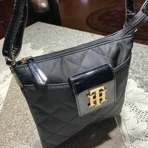 NEW TOMMY HILFIGER BLACK QUILTED CROSSBODY